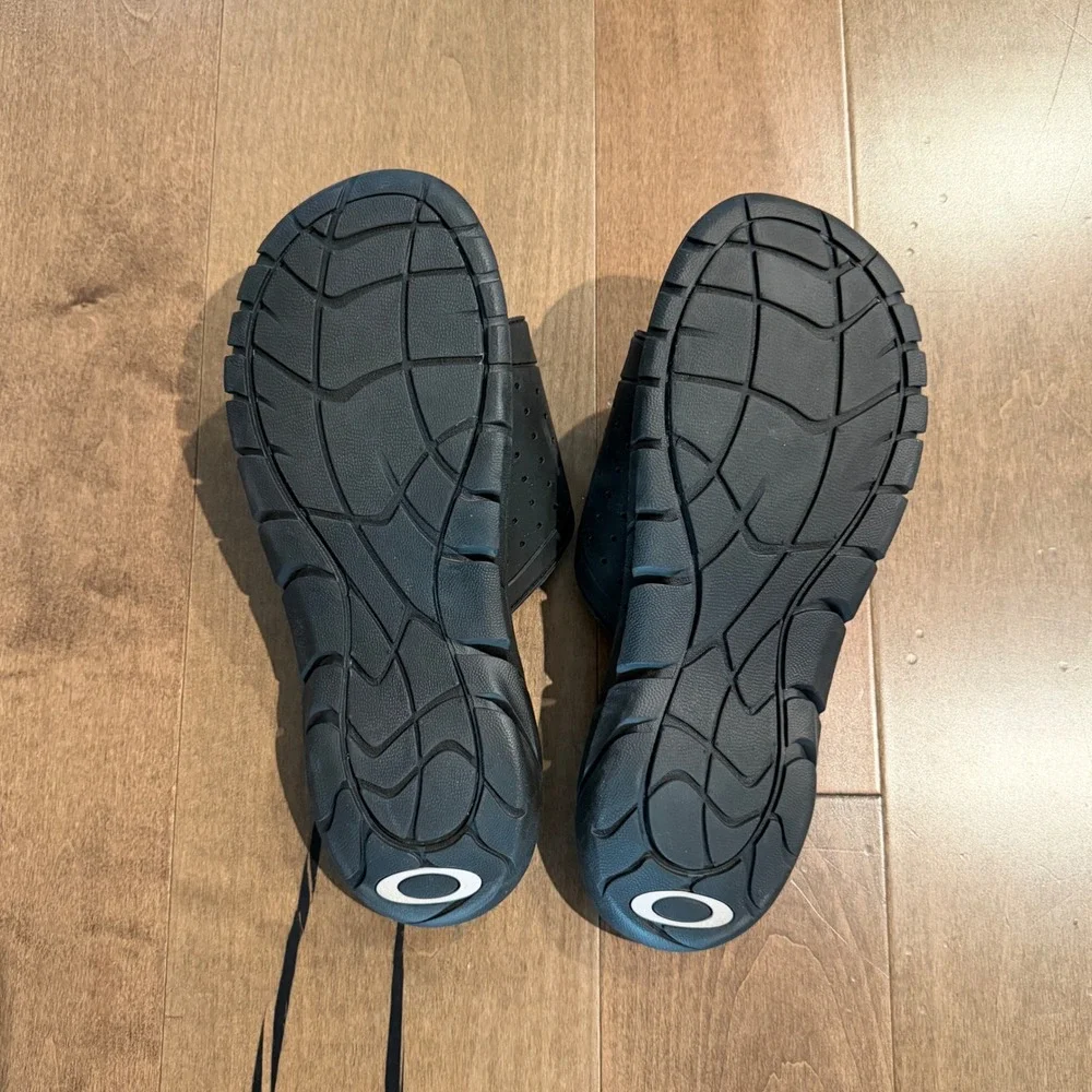 Oakley Supercoil Slide 2.5 Mens Size 13 Black White Athletic Sandals 15031A